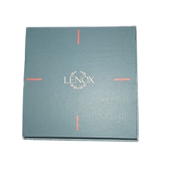 Lenox Meridian White & Gold Vase | Elegant Design | Like New - Picture 5 of 6